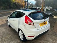 Used Ford Fiesta Zetec 82 HP (60 kW) 2017 White Hatchback