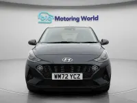 Usado Hyundai i10 Premium 84 HP (61 kW) 2023 Cinzento Citadino