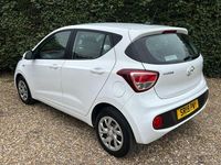 Used Hyundai i10 SE 67 HP (49 kW) 2019 White Hatchback