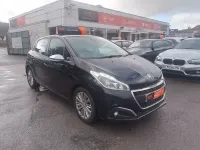 Used Peugeot 208 Signature Sky 82 HP (60 kW) 2019 Blue Hatchback