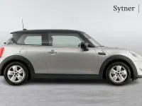 Usado Mini Cooper Classic 134 HP (98 kW) 2023 Prateado Citadino