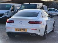 Usado Mercedes E220 AMG line 194 HP (142 kW) 2018 Branco Coupé