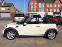Begagnad Mini Cooper Cabriolet 2011 Vit Cab