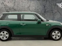 Second-hand Mini ONE Classic 101 CP (74 kW) 2020 Verde Hatchback