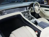 Begagnad Bentley Continental 635 HK (467 kW) 2020 Blå Cab