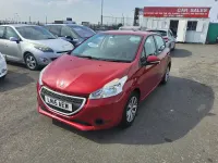 Used Peugeot 208 Access 82 HP (60 kW) 2015 Red Hatchback