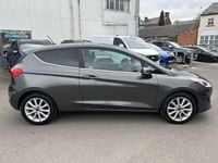 Begagnad Ford Fiesta Titanium 100 HK (73 kW) 2018 Grå Halvkombi