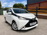 Used Toyota Aygo x-press 68 HP (50 kW) 2014 White Hatchback