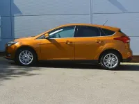 Used Ford Focus Zetec 125 HP (91 kW) 2017 Orange Hatchback