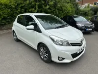 Used Toyota Yaris 99 HP (72 kW) 2014 White Hatchback