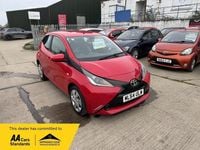 Usado Toyota Aygo X-play 2014 Rojo Utilitario