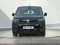 Używany Vauxhall Combo Design Edition 100 kW (136 KM) 2024 Czarny Minivan