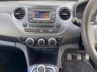 Used Hyundai i10 SE 2018 White Hatchback