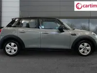 Usado Mini Cooper Classic 136 CV (100 kW) 2022 Gris Utilitario