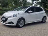 Used Peugeot 208 Allure 110 HP (80 kW) 2016 White Hatchback