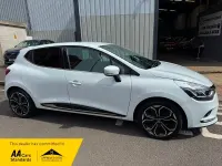 Used Renault Clio Iconic 90 HP (66 kW) 2018 White Hatchback