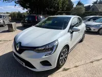 Used Renault Clio Iconic 90 HP (66 kW) 2021 White Hatchback