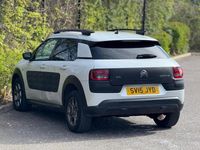 Used Citroën C4 Cactus Feel 101 HP (74 kW) 2015 White Hatchback