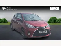Used Toyota Yaris 100 HP (73 kW) 2017 Red Hatchback