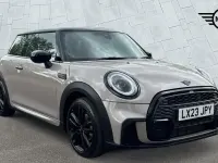 Usado Mini Cooper Hatch 134 HP (98 kW) 2023 Cinzento Citadino