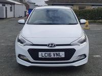Used Hyundai i20 Premium 100 HP (73 kW) 2016 White Hatchback