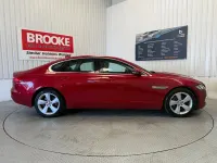 Begagnad Jaguar XF Portfolio 180 HK (132 kW) 2016 Röd Sedan