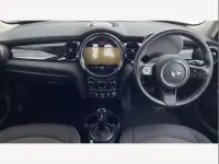 Usado Mini Cooper Classic 136 HP (100 kW) 2023 Preto Citadino
