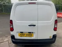 Begagnad Vauxhall Combo 100 HK (73 kW) 2021 Vit Minibuss