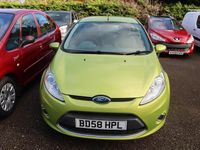 Usado Ford Fiesta Zetec 82 CV (60 kW) 2008 Verde Utilitario