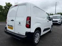 Used Peugeot Partner Premium 100 HP (73 kW) 2022 White MPV