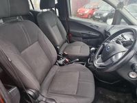 Usado Ford B-MAX Zetec 95 HP (69 kW) 2014 Vermelho Monovolume