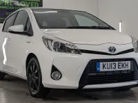 Used Toyota Yaris T4 100 HP (73 kW) 2013 White Hatchback