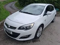 Used Vauxhall Astra Elite 115 HP (84 kW) 2015 White Hatchback