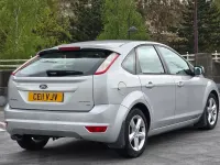 Usado Ford Focus Zetec 2011 Prateado Citadino