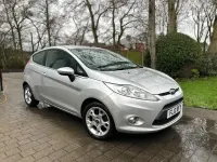Begagnad Ford Fiesta Zetec 2012 Silver Halvkombi