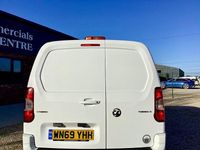 Used Vauxhall Combo 100 HP (73 kW) 2020 White Van