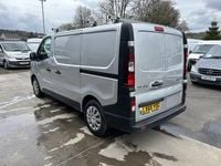 Używany Renault Trafic Business 115 KM (84 kW) 2015 Srebrny Minivan