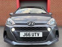 Usado Hyundai i10 Premium 83 HP (61 kW) 2017 Cinzento Citadino