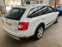 Used Skoda Octavia Scout 4x4 150 HP (110 kW) 2015 White Hatchback