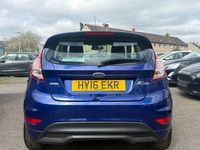 Usado Ford Fiesta Zetec 125 HP (91 kW) 2016 Azul Citadino