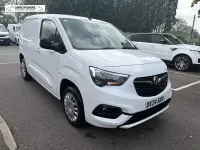 Second-hand Vauxhall Combo S 130 CP (95 kW) 2024 Alb Monovolum