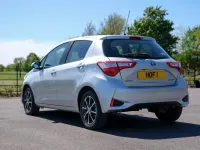 Usado Toyota Yaris Hybrid 2018 Plateado Utilitario