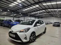 Used Toyota Yaris 100 HP (73 kW) 2017 White Hatchback