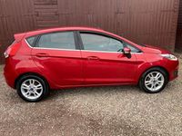 Used Ford Fiesta Zetec 75 HP (55 kW) 2016 Red Hatchback
