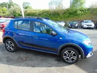 Usado Dacia Sandero Stepway 90 CV (66 kW) 2020 Azul Utilitario