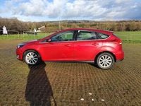Used Ford Focus Titanium 150 HP (110 kW) 2015 Red Hatchback