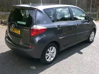 Usado Toyota Verso Multidrive S 98 HP (72 kW) 2011 Cinzento Monovolume