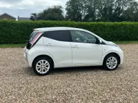 Used Toyota Aygo X-pure 69 HP (50 kW) 2016 White Hatchback