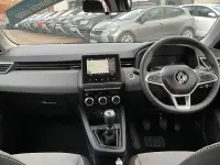 Used Renault Clio Evolution 90 HP (66 kW) 2024 Black Hatchback