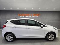 Used Ford Fiesta Zetec 70 HP (51 kW) 2019 White Hatchback